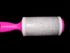 Picture of 3M Lint Roller with excessive black fuzz picked up from RomaPhoto DMKFoto black velvet-like (velour-like) background for Peter Free review of that background.